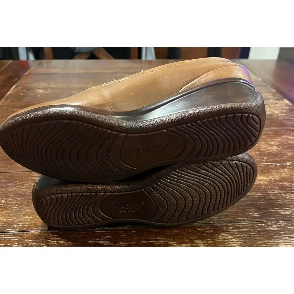 Trotters Marche slip-on wedge loafers in leather Size 6.5